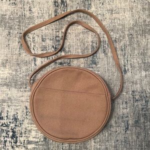 NWT Baggu circle cross body bag in mushroom canvas